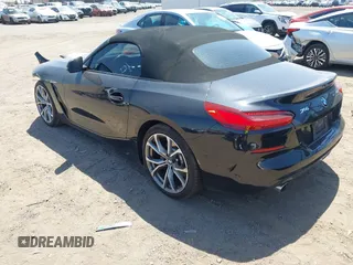 2020 BMW Z4 sDrive30i z VIN WBAHF3C06LWW72769, wystawiony jako IAAI lot #42458058 z przebiegiem 38 448 mil mil oraz . Historia ofert i sprzedaży dostępna na DreamBid. Obrazek 3.