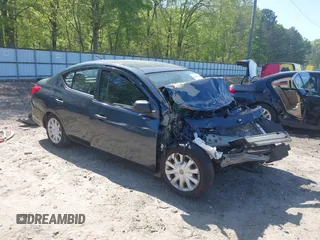 2015 Nissan Versa SV with VIN 3N1CN7APXFL813704, listed as a IAAI auction lot 42005624 with 170,690 mi miles. Bid and sale history available at carsss.com. Image 1.