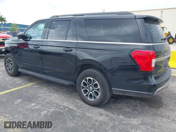 2024 Ford Expedition Max XLT z VIN 1FMJK1J86REA39261, wystawiony jako IAAI lot #42493651 z przebiegiem 47 100 mil mil oraz . Historia ofert i sprzedaży dostępna na DreamBid. Obrazek 3.