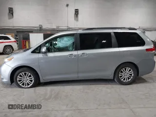 2013 Toyota Sienna XLE AAS with VIN 5TDYK3DC5DS363822, listed as a IAAI auction lot 42019598 with 74,508 mi miles. Bid and sale history available at carsss.com. Image 14.
