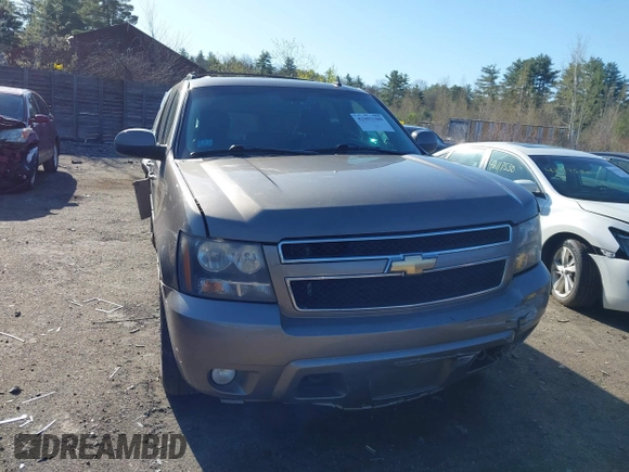 2011 Chevrolet Suburban LT с VIN 1GNSKJE3XBR126576, выставлен на аукционе IAAI как лот 42093300 с пробегом 255 976 миль миль и . История ставок и продаж доступна на DreamBid. Изображение 12.
