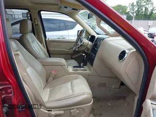 2006 Ford Explorer XLT z VIN 1FMEU73E46UB59076, wystawiony jako IAAI lot #42440539 z przebiegiem 166 077 mil mil oraz . Historia ofert i sprzedaży dostępna na DreamBid. Obrazek 5.