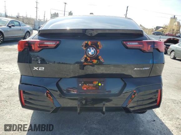 2025 BMW X2 xDrive28i z VIN WBX63GM09S5090407, wystawiony jako Copart lot #53988435 z przebiegiem 2 675 mil mil oraz Szkoda całkowita • Salvage title. Historia ofert i sprzedaży dostępna na DreamBid. Obrazek 6.
