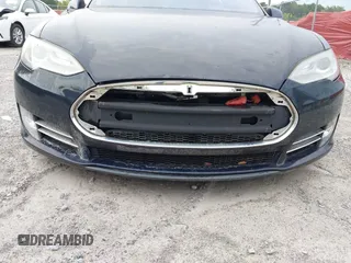 2013 Tesla Model S Performance с VIN 5YJSA1DP3DFP06177, выставлен на аукционе IAAI как лот 42675354 с пробегом 95 143 миль миль и . История ставок и продаж доступна на DreamBid. Изображение 6.
