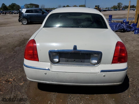 2003 Lincoln Town Car Cartier with VIN 1LNHM83W83Y690734, listed as a Copart auction lot 50516195 with 88,889 mi miles and Clean Title. Bid and sale history available at carsss.com. Image 6.