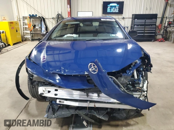 2023 Toyota Prius LE z VIN JTDACAAUXP3010661, wystawiony jako Copart lot #57996225 z przebiegiem 31 166 mil mil oraz Czysty tytuł • Clean title. Historia ofert i sprzedaży dostępna na DreamBid. Obrazek 5.