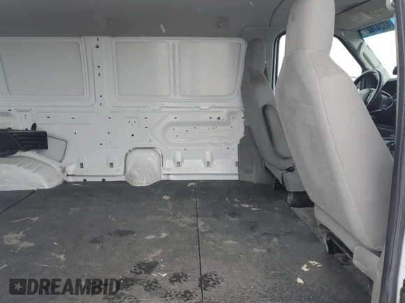 2013 Ford Econoline Cargo Commercial z VIN 1FTNE2EL8DDB01341, wystawiony jako Copart lot #43247025 z przebiegiem 146 232 mil mil oraz Szkody całkowita. Historia ofert i sprzedaży dostępna na DreamBid. Obrazek 11.