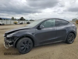 2024 Tesla Model Y Long Range z VIN 7SAYGDEE3RF117910, wystawiony jako Copart lot #53910545 z przebiegiem 5 931 mil mil oraz Szkoda całkowita • Salvage title. Historia ofert i sprzedaży dostępna na DreamBid. Obrazek 1.