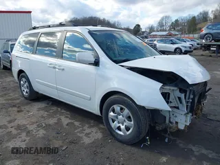 2008 Kia Sedona LX with VIN KNDMB233486240593, listed as a IAAI auction lot 41639585 with 173,067 mi miles. Bid and sale history available at carsss.com. Image 1.