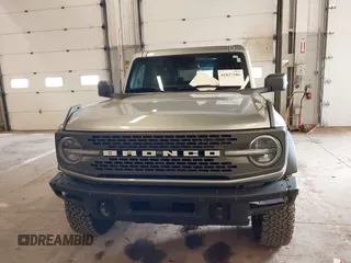 2024 Ford Bronco Badlands z VIN 1FMEE9BP6RLA08116, wystawiony jako IAAI lot #41837206 z przebiegiem 7807 mil mil oraz . Historia ofert i sprzedaży dostępna na DreamBid. Obrazek 12.