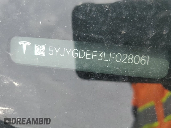 2020 Tesla Model Y Long Range z VIN 5YJYGDEF3LF028061, wystawiony jako Copart lot #57493175 z przebiegiem Nie podano mil oraz Czysty tytuł • Clean title. Historia ofert i sprzedaży dostępna na DreamBid. Obrazek 12.