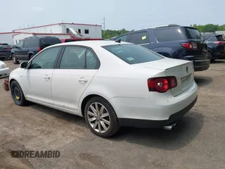 2010 Volkswagen Jetta Wolfsburg Edition с VIN 3VWRJ7AJ5AM015058, выставлен на аукционе IAAI как лот 42428766 с пробегом 158 506 миль миль и . История ставок и продаж доступна на DreamBid. Изображение 3.