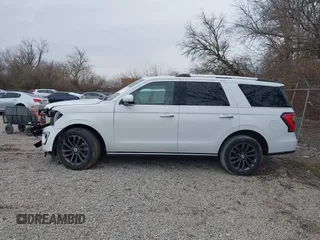 2020 Ford Expedition Limited z VIN 1FMJU1KT8LEB01943, wystawiony jako IAAI lot #41728571 z przebiegiem 84 002 mil mil oraz . Historia ofert i sprzedaży dostępna na DreamBid. Obrazek 14.
