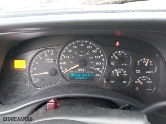 2002 Chevrolet Avalanche with VIN 3GNEK13T82G322323, listed as a IAAI auction lot 41725728 with 225,931 mi miles. Bid and sale history available at carsss.com. Image 7.