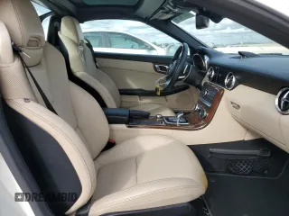 2017 Mercedes-Benz SLC 300 z VIN WDDPK3JA7HF138747, wystawiony jako Copart lot #86614014 z przebiegiem 36 199 mil mil oraz Szkoda całkowita • Salvage title. Historia ofert i sprzedaży dostępna na DreamBid. Obrazek 10.