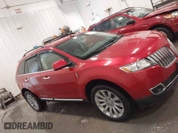 2011 Lincoln MKX z VIN 2LMDJ6JK7BBJ05086, wystawiony jako IAAI lot #41866804 z przebiegiem 125 466 mil mil oraz . Historia ofert i sprzedaży dostępna na DreamBid. Obrazek 13.