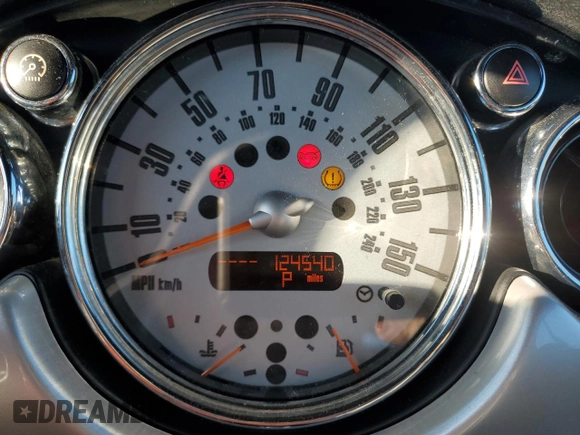 2008 MINI Convertible with VIN WMWRF33588TG18353, listed as a Copart auction lot 49401615 with 124,540 mi miles and Salvage Title. Bid and sale history available at DreamBid. Image 9.