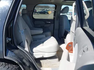 2008 Chevrolet Tahoe 1LT z VIN 1GNFK130X8J138051, wystawiony jako IAAI lot #41983344 z przebiegiem 235 811 mil mil oraz . Historia ofert i sprzedaży dostępna na DreamBid. Obrazek 8.