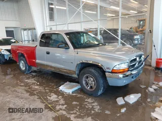 1998 Dodge Dakota SLT with VIN 1B7GL22YXWS762222, listed as a IAAI auction lot 41250956 with 195,027 mi miles. Bid and sale history available at carsss.com. Image 1.