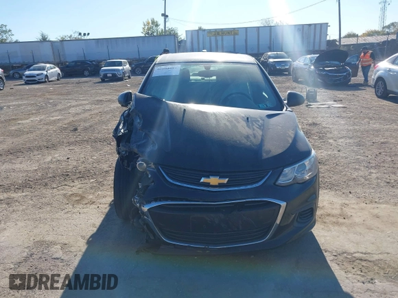 2018 Chevrolet Sonic LT z VIN 1G1JD5SB8J4121320, wystawiony jako IAAI lot #40604581 z przebiegiem 97 602 mil mil oraz . Historia ofert i sprzedaży dostępna na DreamBid. Obrazek 11.