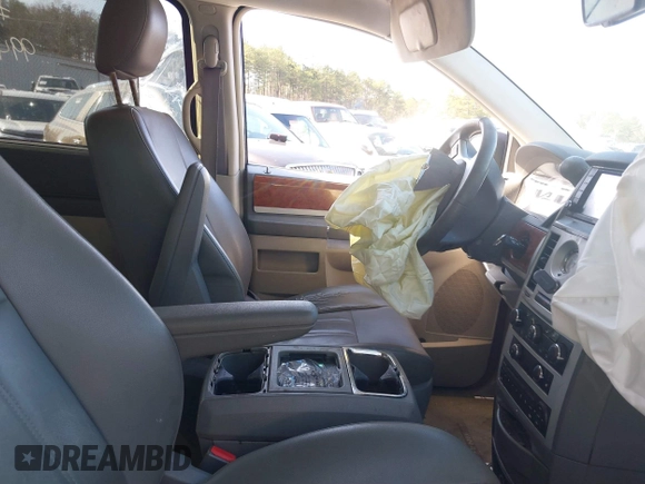 2009 Chrysler Town & Country Touring with VIN 2A8HR54X39R629941, listed as a IAAI auction lot 41525899 with 151,803 mi miles and . Bid and sale history available at DreamBid. Image 5.