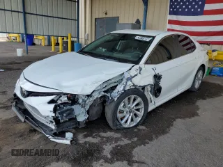 2024 Toyota Camry LE z VIN 4T1C11AK2RU255881, wystawiony jako Copart lot #53611905 z przebiegiem 26 093 mil mil oraz Szkoda całkowita • Salvage title. Historia ofert i sprzedaży dostępna na DreamBid. Obrazek 1.