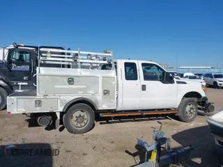 2015 Ford F-250 XLT z VIN 1FT7X2B65FEB83608, wystawiony jako IAAI lot #42013192 z przebiegiem 285 266 mil mil oraz . Historia ofert i sprzedaży dostępna na DreamBid. Obrazek 13.