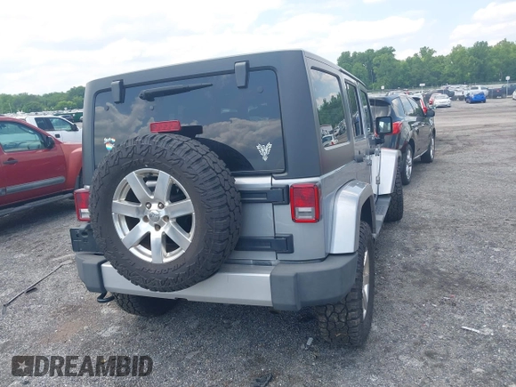 2014 Jeep Wrangler Unlimited Sahara z VIN 1C4BJWEG0EL129229, wystawiony jako IAAI lot #42380976 z przebiegiem 175 735 mil mil oraz . Historia ofert i sprzedaży dostępna na DreamBid. Obrazek 16.
