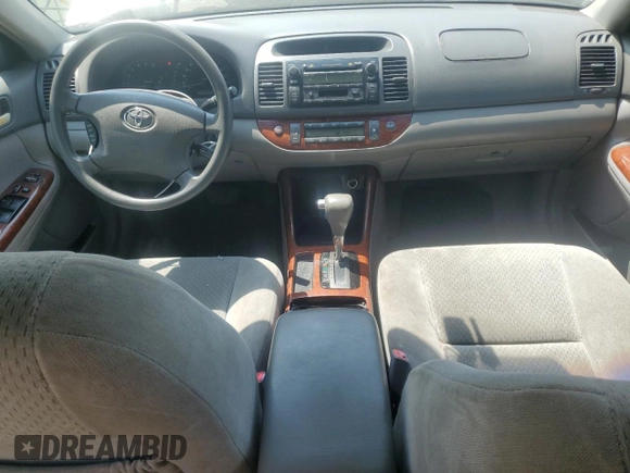 2004 Toyota Camry LE z VIN 4T1BE30K64U887305, wystawiony jako Copart lot #59349925 z przebiegiem 291 527 mil mil oraz Szkoda całkowita • Salvage title. Historia ofert i sprzedaży dostępna na DreamBid. Obrazek 8.
