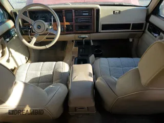 1993 Jeep Cherokee z VIN 1J4FT78S9PL634409, wystawiony jako Copart lot #77034984 z przebiegiem 146 585 mil mil oraz Szkoda całkowita • Salvage title. Historia ofert i sprzedaży dostępna na DreamBid. Obrazek 8.