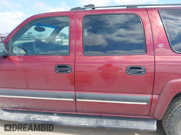 2003 Chevrolet Suburban LT with VIN 1GNEC16Z13J247753, listed as a IAAI auction lot 41501608 with 300,977 mi miles. Bid and sale history available at carsss.com. Image 14.