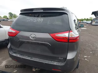 2016 Toyota Sienna XLE z VIN 5TDYK3DC3GS714599, wystawiony jako IAAI lot #42240471 z przebiegiem 135 746 mil mil oraz . Historia ofert i sprzedaży dostępna na DreamBid. Obrazek 16.