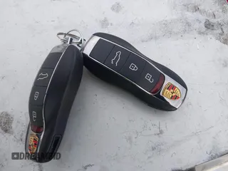 2022 Porsche Macan z VIN WP1AA2A59NLB06264, wystawiony jako IAAI lot #41498822 z przebiegiem 15 701 mil mil oraz . Historia ofert i sprzedaży dostępna na DreamBid. Obrazek 11.