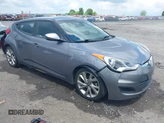 2016 Hyundai Veloster z VIN KMHTC6AD8GU284145, wystawiony jako IAAI lot #42211168 z przebiegiem 105 958 mil mil oraz . Historia ofert i sprzedaży dostępna na DreamBid. Obrazek 1.