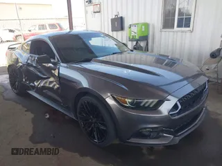 2017 Ford Mustang EcoBoost z VIN 1FA6P8TH9H5215435, wystawiony jako IAAI lot #42531715 z przebiegiem 81 730 mil mil oraz . Historia ofert i sprzedaży dostępna na DreamBid. Obrazek 1.