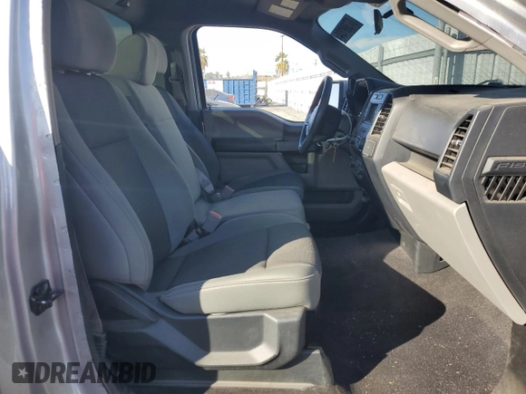 2020 Ford F-150 XL z VIN 1FTMF1E53LKF10121, wystawiony jako Copart lot #87309104 z przebiegiem 45 411 mil mil oraz Szkoda całkowita • Salvage title. Historia ofert i sprzedaży dostępna na DreamBid. Obrazek 10.