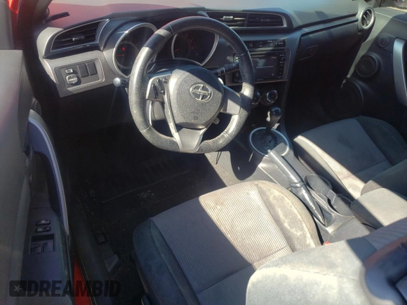 2015 Scion tC z VIN JTKJF5C78F3091348, wystawiony jako Copart lot #54659525 z przebiegiem 229 840 mil mil oraz Szkoda całkowita • Salvage title. Historia ofert i sprzedaży dostępna na DreamBid. Obrazek 8.