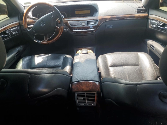 2007 Mercedes-Benz S 550 z VIN WDDNG71X77A082244, wystawiony jako Copart lot #59177585 z przebiegiem 151 644 mil mil oraz Czysty tytuł • Clean title. Historia ofert i sprzedaży dostępna na DreamBid. Obrazek 8.