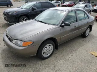 2001 Ford Escort Fleet z VIN 3FAFP13P41R160829, wystawiony jako Copart lot #57330605 z przebiegiem 79 116 mil mil oraz Nie do naprawy. Historia ofert i sprzedaży dostępna na DreamBid. Obrazek 1.