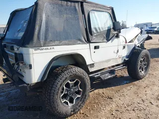1992 Jeep Wrangler with VIN 2J4FY29S3NJ546994, listed as a IAAI auction lot 41765343 with 191,215 mi miles. Bid and sale history available at carsss.com. Image 4.