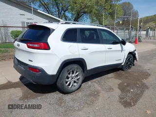 2015 Jeep Cherokee Latitude with VIN 1C4PJLCS3FW670254, listed as a IAAI auction lot 42060659 with 164,291 mi miles. Bid and sale history available at carsss.com. Image 4.