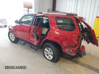 2024 Toyota 4Runner SR5 z VIN JTEMU5JR1R6227607, wystawiony jako IAAI lot #42335792 z przebiegiem 23 646 mil mil oraz . Historia ofert i sprzedaży dostępna na DreamBid. Obrazek 3.