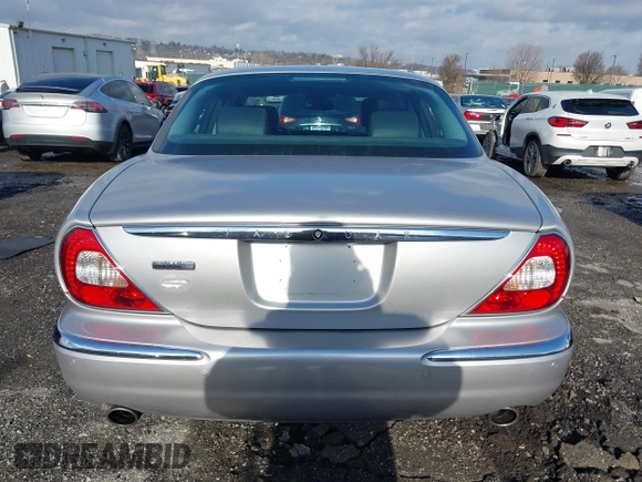 2006 Jaguar XJ with VIN SAJWA71B96SH04571, listed as a IAAI auction lot 41574323 with 1 mi miles. Bid and sale history available at carsss.com. Image 15.