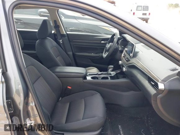 2024 Nissan Altima SV z VIN 1N4BL4DV5RN336438, wystawiony jako IAAI lot #42273934 z przebiegiem 34 925 mil mil oraz . Historia ofert i sprzedaży dostępna na DreamBid. Obrazek 5.