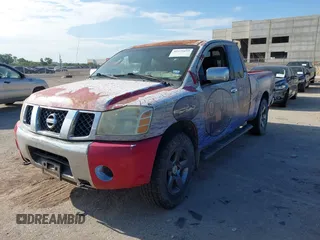 2005 Nissan Titan SE с VIN 1N6AA06B45N514550, выставлен на аукционе IAAI как лот 42579433 с пробегом 435 979 миль миль и . История ставок и продаж доступна на DreamBid. Изображение 2.