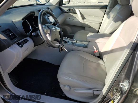 2013 Toyota Highlander with VIN 5TDZA3EH5DS032885, listed as a Copart auction lot 51958635 with 220,789 mi miles and Non Repairable. Bid and sale history available at DreamBid. Image 7.