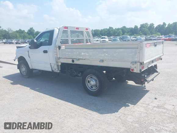 2018 Ford F-250 XL z VIN 1FDBF2A60JEC21183, wystawiony jako IAAI lot #42589005 z przebiegiem 76 581 mil mil oraz . Historia ofert i sprzedaży dostępna na DreamBid. Obrazek 3.