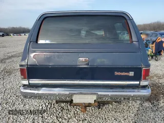 1988 GMC Suburban z VIN 1GKER16K5JF536794, wystawiony jako Copart lot #49308115 z przebiegiem 95 416 mil mil oraz Tytuł czysty. Historia ofert i sprzedaży dostępna na DreamBid. Obrazek 6.