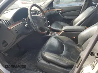 2002 Mercedes-Benz S 500 z VIN WDBNG75JX2A237991, wystawiony jako Copart lot #58341265 z przebiegiem Nie podano mil oraz Szkoda całkowita • Salvage title. Historia ofert i sprzedaży dostępna na DreamBid. Obrazek 7.