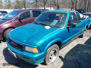 1994 GMC Sonoma with VIN 1GTCS19Z9RK504420, listed as a IAAI auction lot 41695827 with 197,305 mi miles. Bid and sale history available at carsss.com. Image 2.